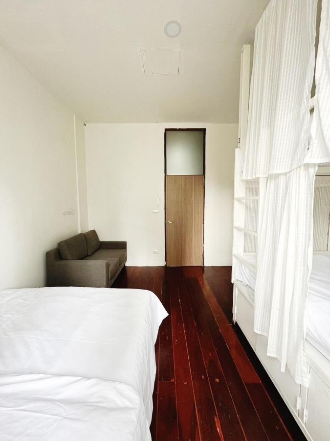 Rotinis Hostel Bangkok Exterior photo