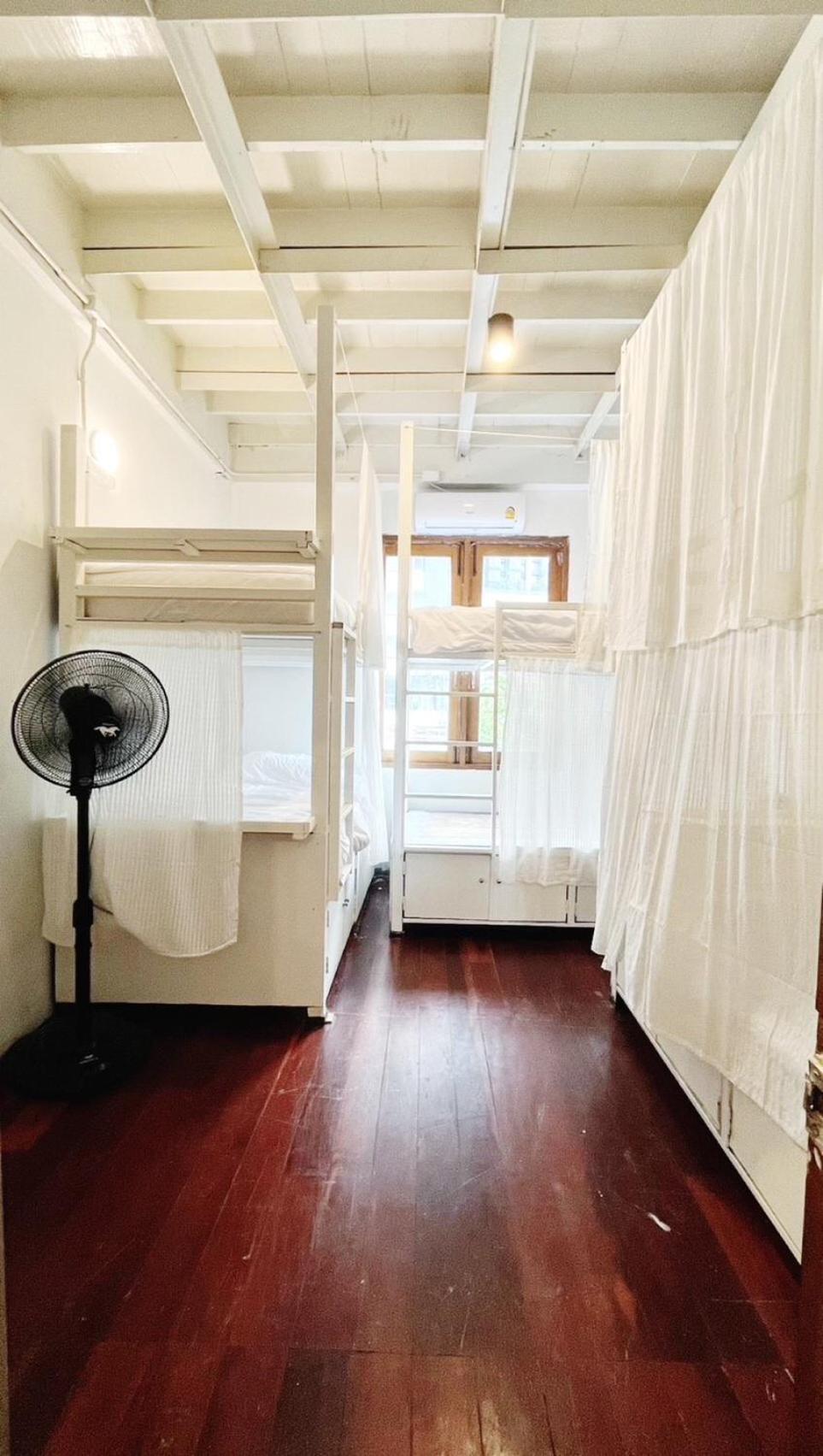 Rotinis Hostel Bangkok Exterior photo