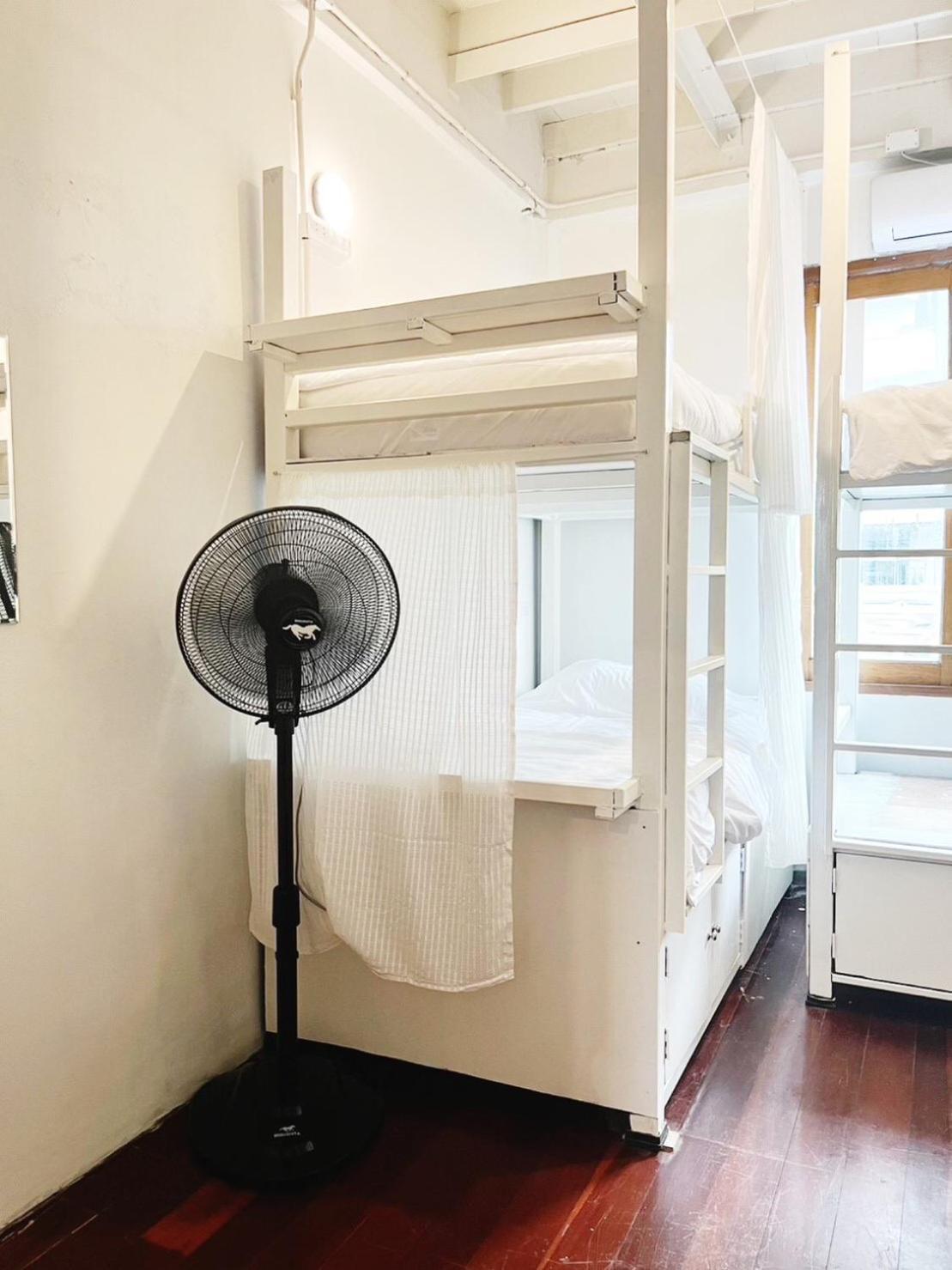 Rotinis Hostel Bangkok Exterior photo